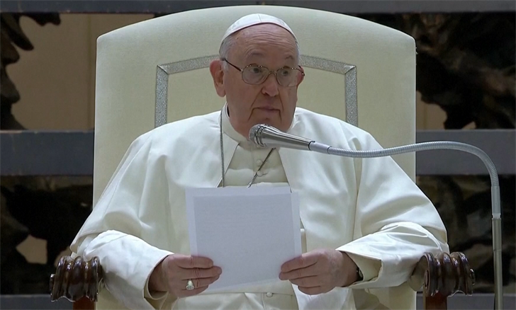 Pope Francis approves priests to bless same-sex couples, residents chime in - Vimarsana News