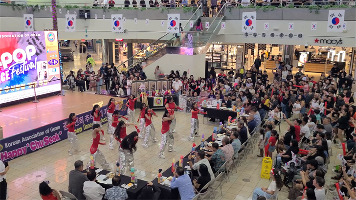 K-Pop Dance Festival thrills mall patrons